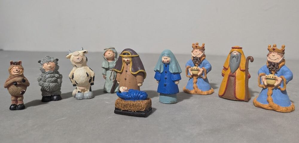 Vintage Leere Aldrich 10-Piece Resin Children's Nativity Set Costume Figurine